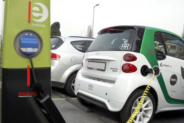 Novigrad dobiva besplatnu punionicu za električna vozila
