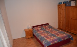 Spavača soba s bračnim krevetom